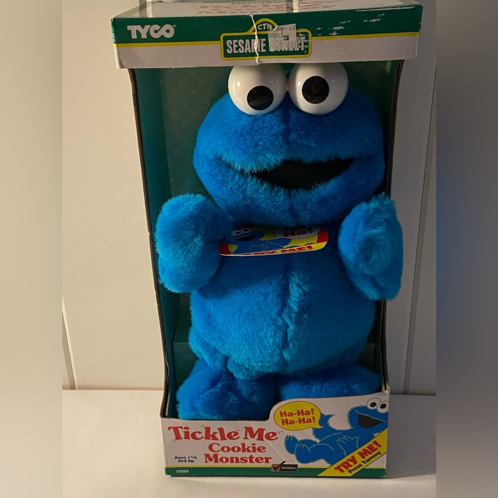 90s Tickle Me TALKING Cookie Monster
Tyco Sesame Street 1997 plush AS IS case